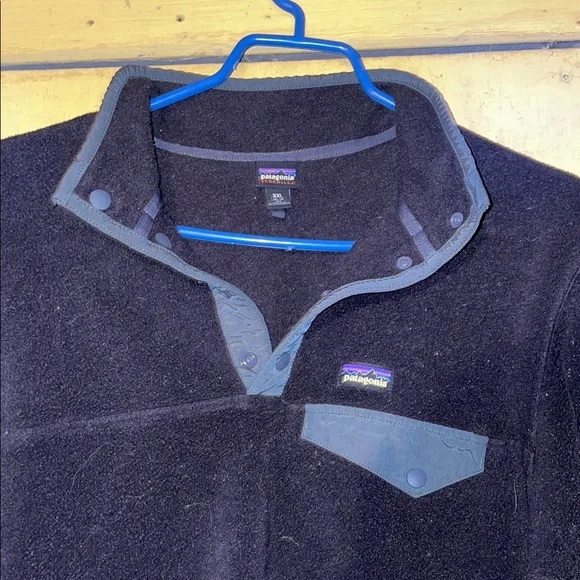 Black Patagonia Fleece Pullover with Gray Accents - Picture 6 of 6